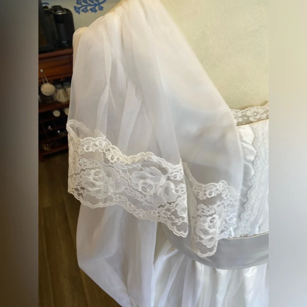 Vintage Wedding Dress - Picture 3 of 12